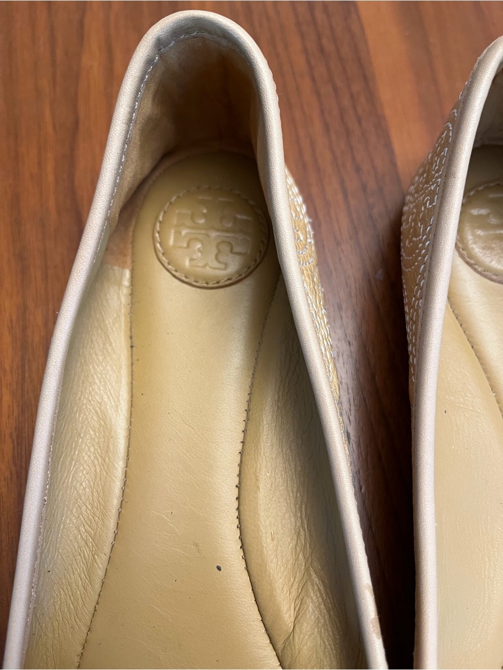 Tory Burch Tan Quilted Logo Ballet Flats with Bow - Picture 2 of 5